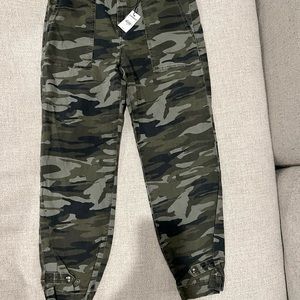 Women Express Cropped Pants